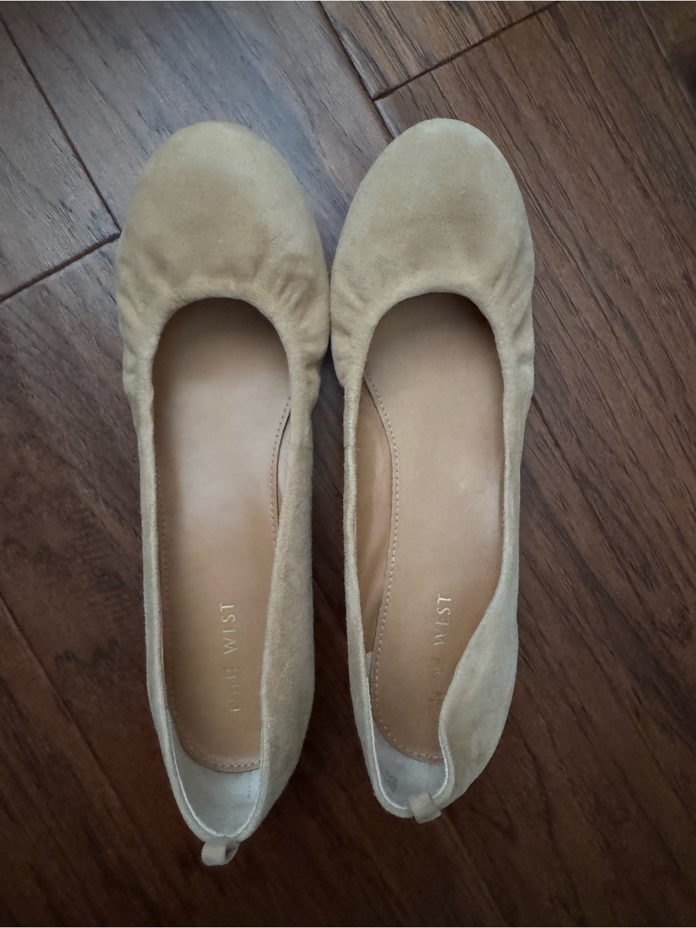 Nine West Womens Ballet Flats Beige Suede Round Toe Slip On Shoes Size 9
